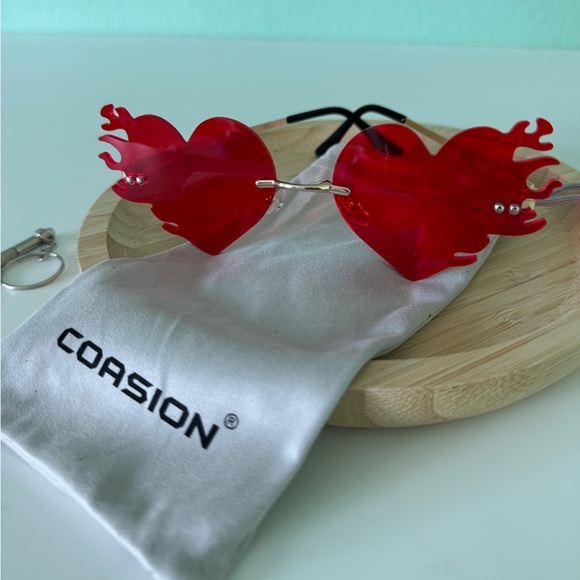 ♥️ Red Hot Heart Sunnies - Picture 2 of 3